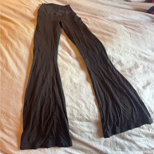 aerie Brown OFFLINE Flare Leggings- SIP Label Detail